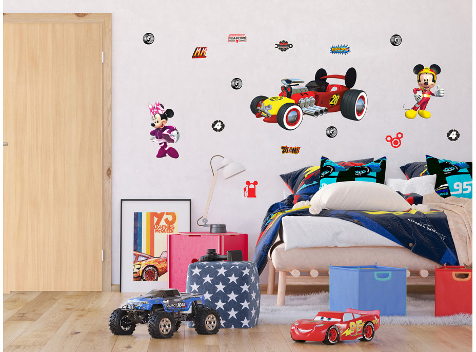 Dětská samolepka na zeď - DISNEY - Minnie a Mickey se připravují k závodům - 65x85 cm