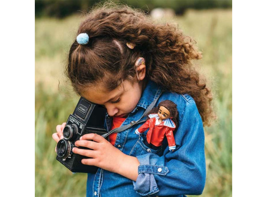 Lottie Panenka fotografka s naslouchadlem