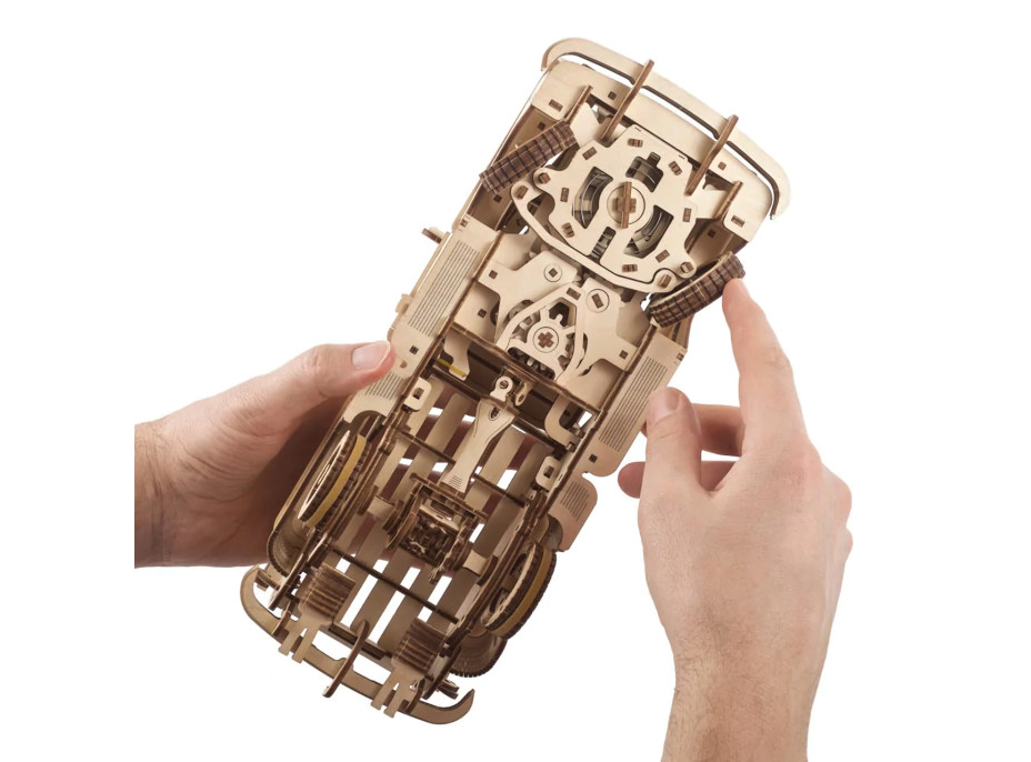 Ugears 3D dřevěné mechanické puzzle Americký náklaďák (pick-up)