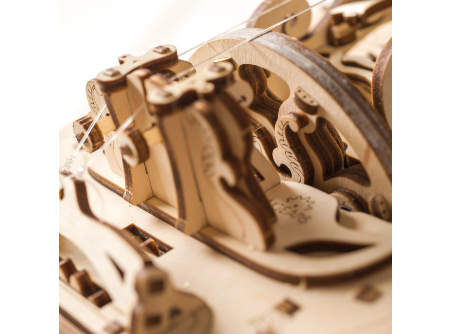 Ugears 3D dřevěné mechanické puzzle Niněra (Hurdy-Gurdy)