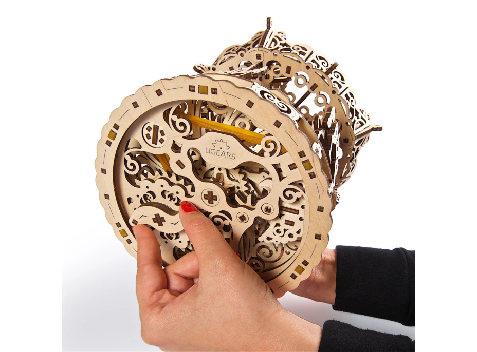 Ugears 3D dřevěné mechanické puzzle Kolotoč