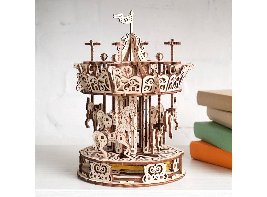 Ugears 3D dřevěné mechanické puzzle Kolotoč