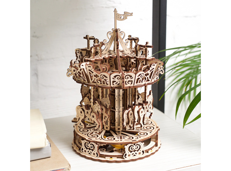 Ugears 3D dřevěné mechanické puzzle Kolotoč