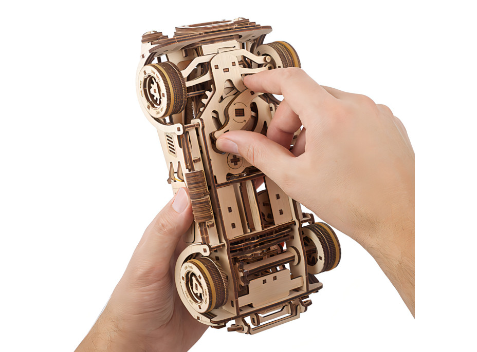 Ugears 3D dřevěné mechanické puzzle Driftující závoďák Cobra