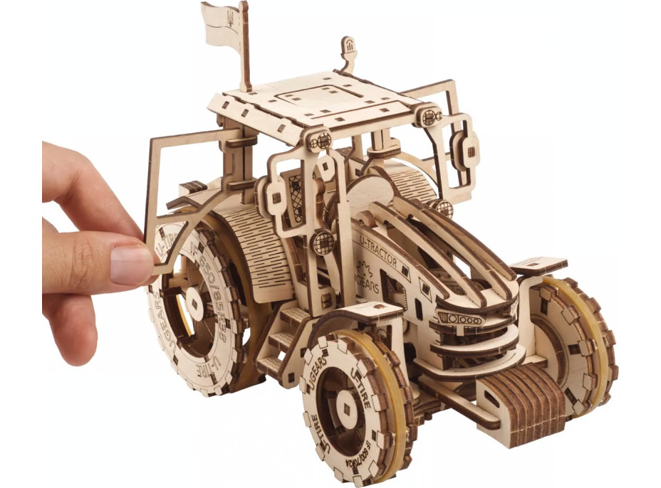 Ugears 3D dřevěné mechanické puzzle Traktor vítězí