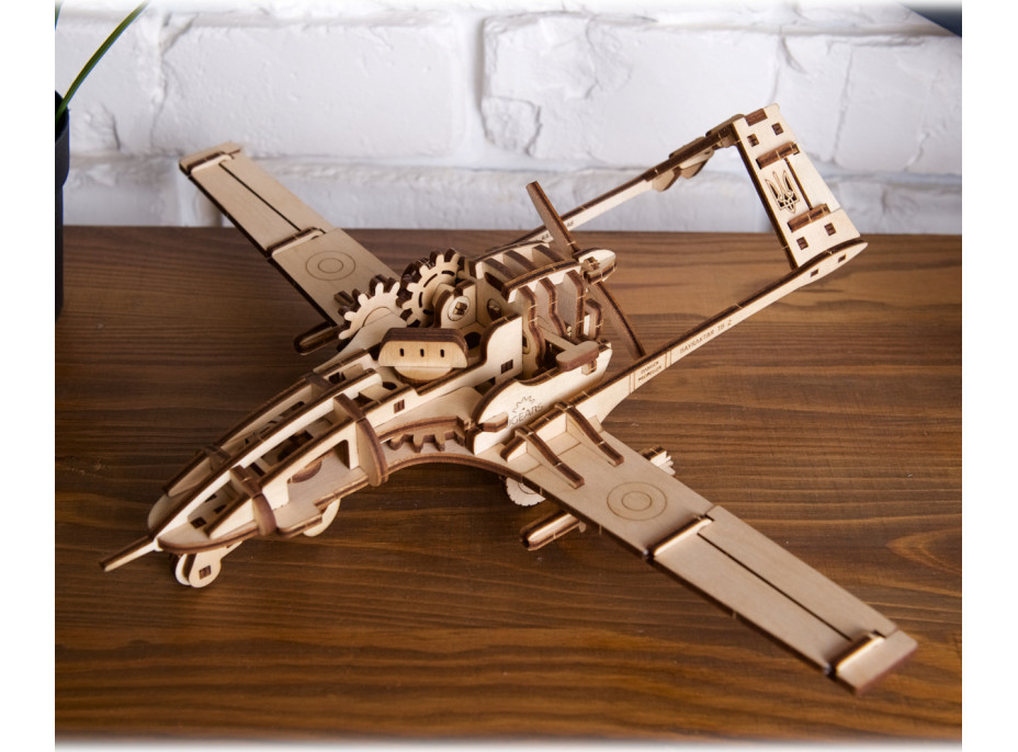 Ugears 3D dřevěné mechanické puzzle Bojový dron Bayraktar TB2