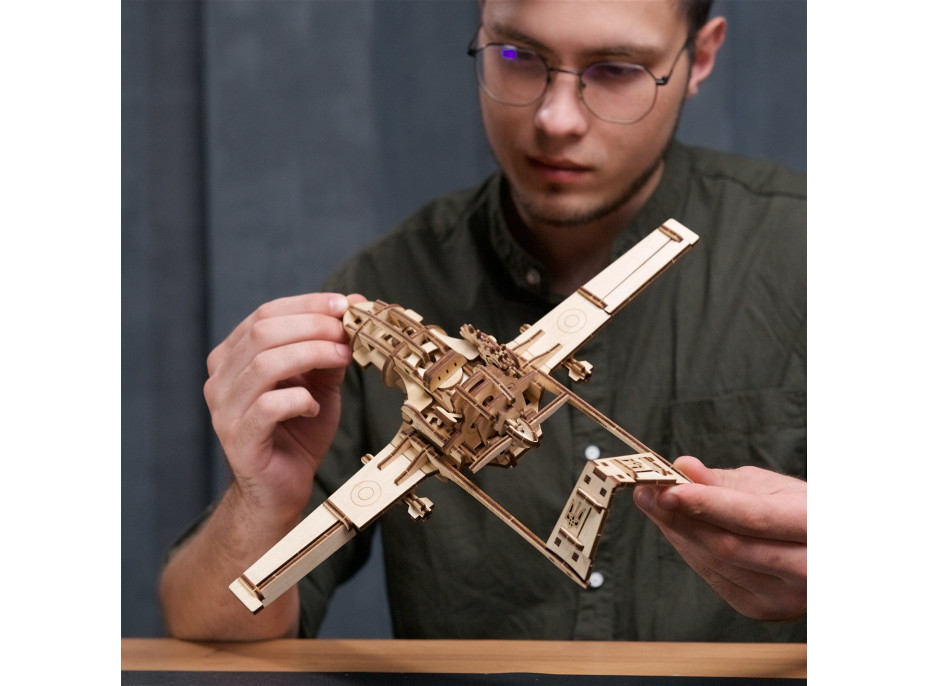 Ugears 3D dřevěné mechanické puzzle Bojový dron Bayraktar TB2