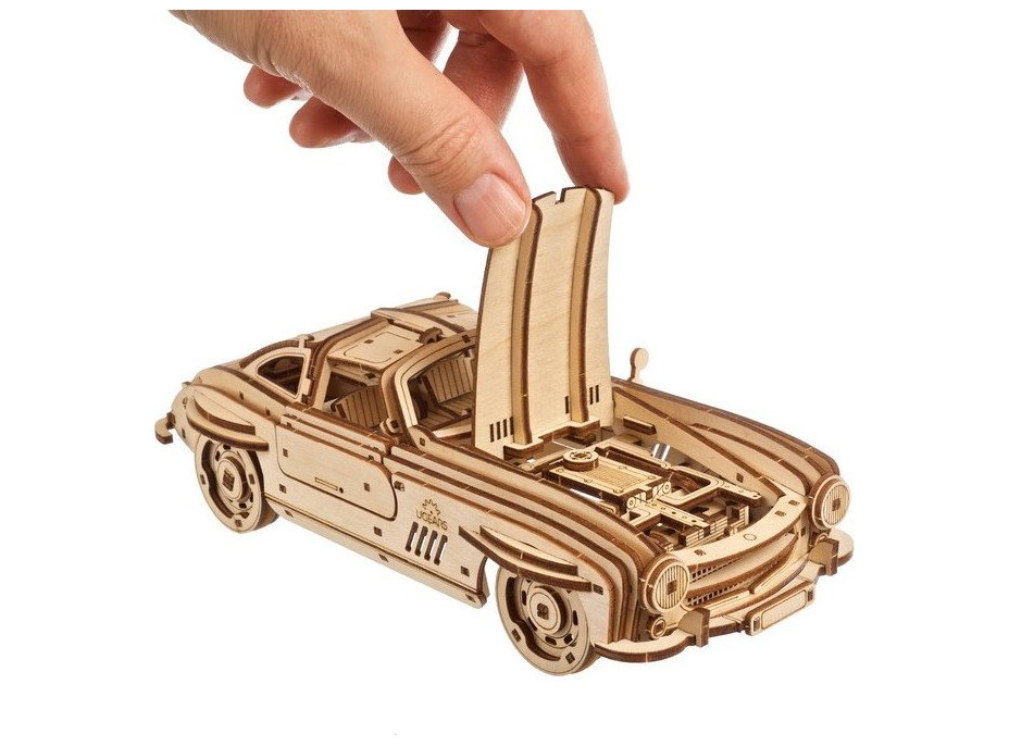 Ugears 3D dřevěné mechanické puzzle Auto Winged Sports Coupe