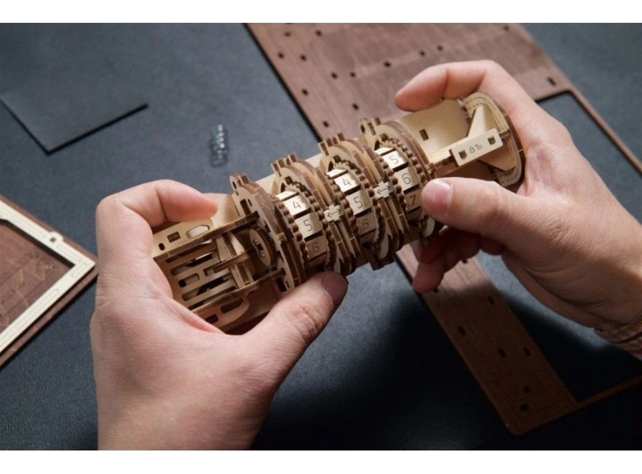 Ugears 3D dřevěné mechanické puzzle Kniha tajemství