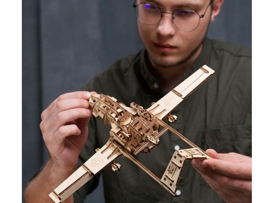 UGEARS 3D puzzle Bojový dron Bayraktar TB2 125 dílků