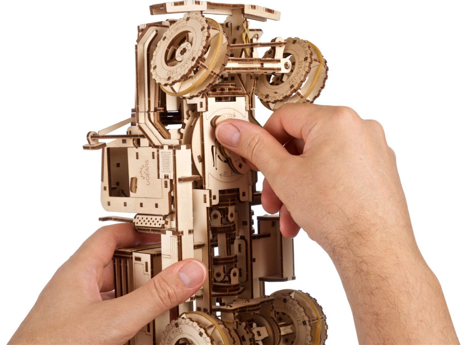 UGEARS 3D puzzle Nákladní auto CARGO 550 dílků