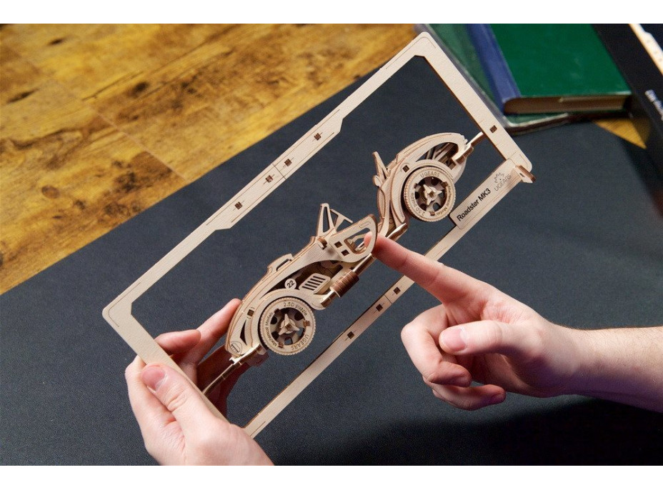 UGEARS 3D puzzle Roadster MK3 2,5D 62 dílků