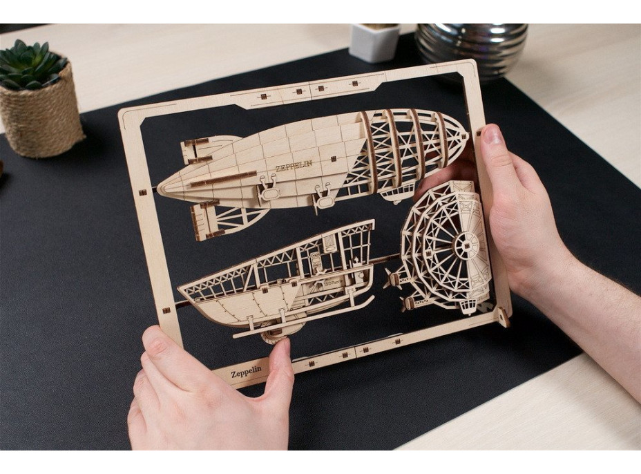 UGEARS 3D puzzle Zeppelin 2,5D 49 dílků