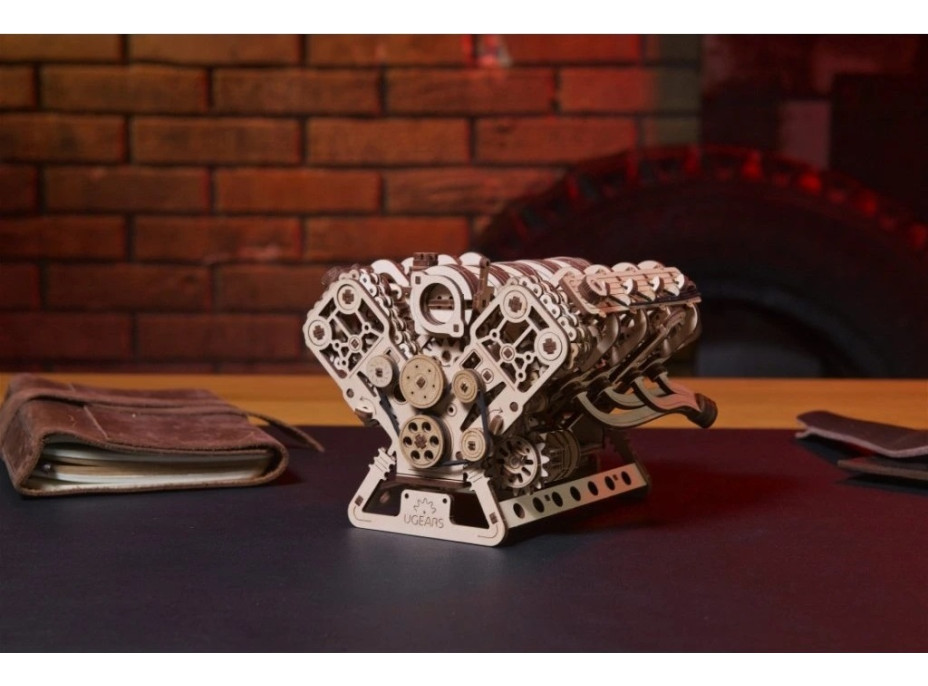 Ugears 3D dřevěné mechanické puzzle Motor V8