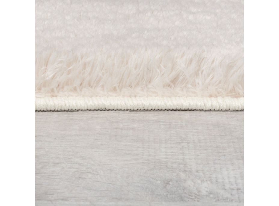 Kusový koberec Faroe Faux Fur Ivory