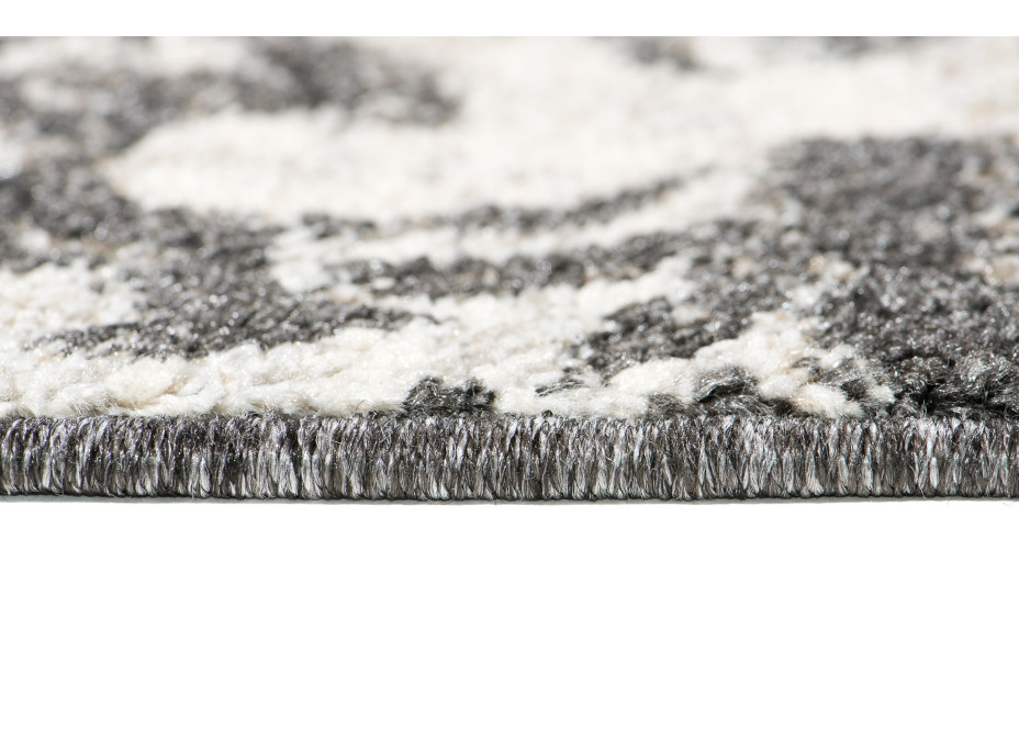 Kusový koberec ETHNIC černý - typ A