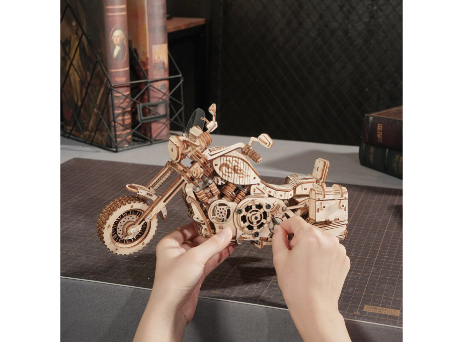 ROBOTIME Rokr 3D dřevěné puzzle Cruiser Motorcycle 420 dílků